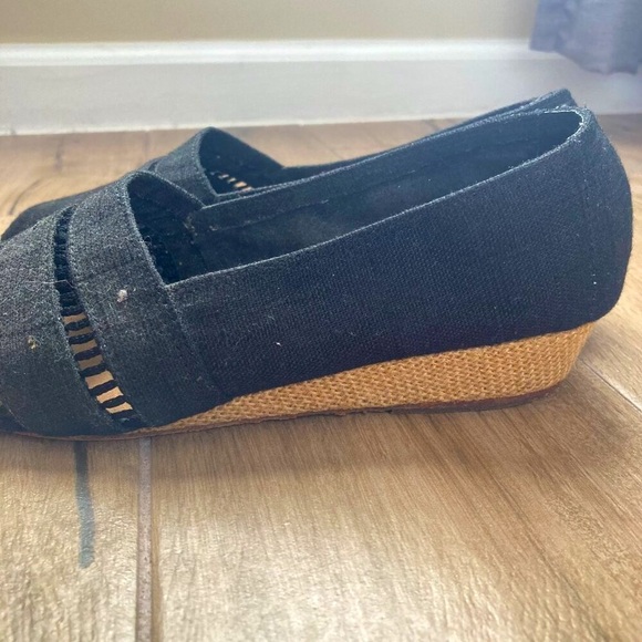 Low-Wedge Canvas Shoe - Picture 6 of 6